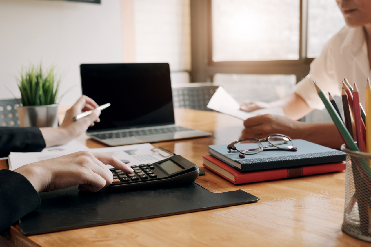 Czy można zmienić biuro rachunkowe w trakcie roku? Fakty i mity