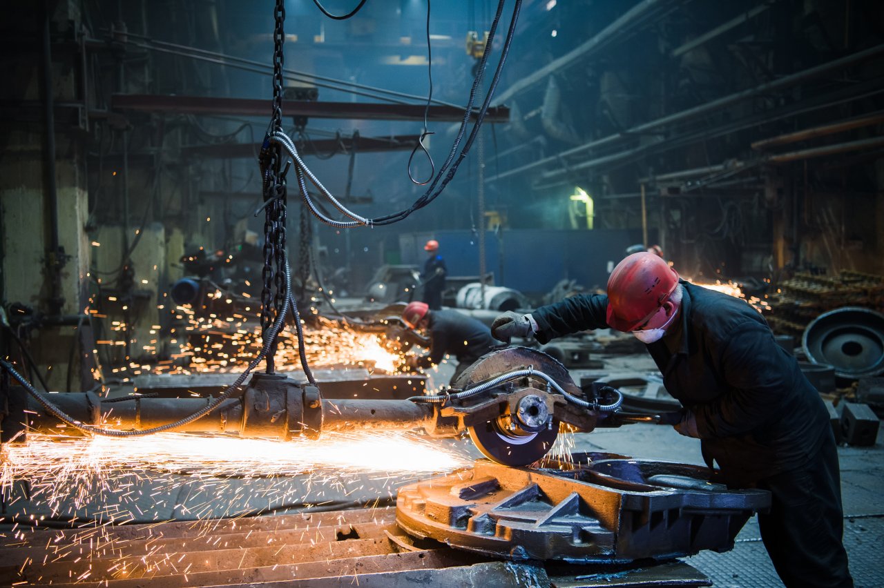 Obróbka CNC w produkcji seryjnej. Jakie maszyny sprawdzają się najlepiej? 2 Jak wyposażyć zakład obróbki metalu? Najważniejsze maszyny i urządzenia